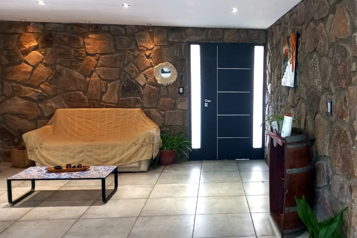 Casa de 1 dormitorio con galería en Potrero de los Funes
